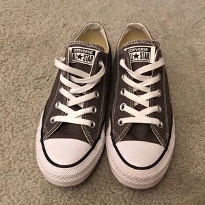 Gently used women’s converse all star size 6
